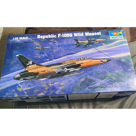 Trumpeter #02202 Republic F-105G Wild Weasel - Model Kit - Picture 1 of 9